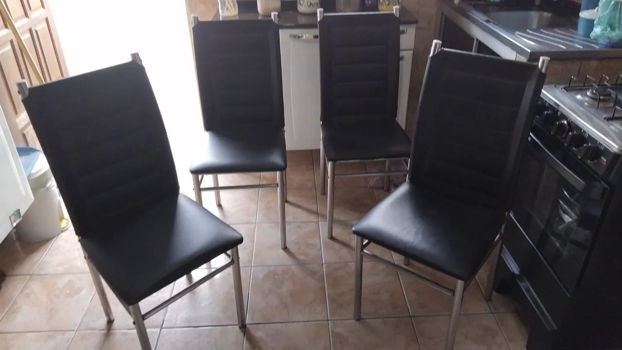Mesa com 4 cadeiras  - Foto 2