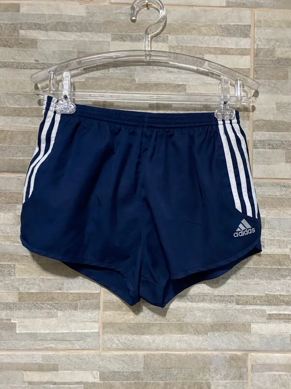 Shorts da Adidas tamanho P modelo retrô  - Foto 3