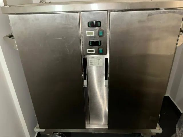 Carro de transporte de comida que aquece