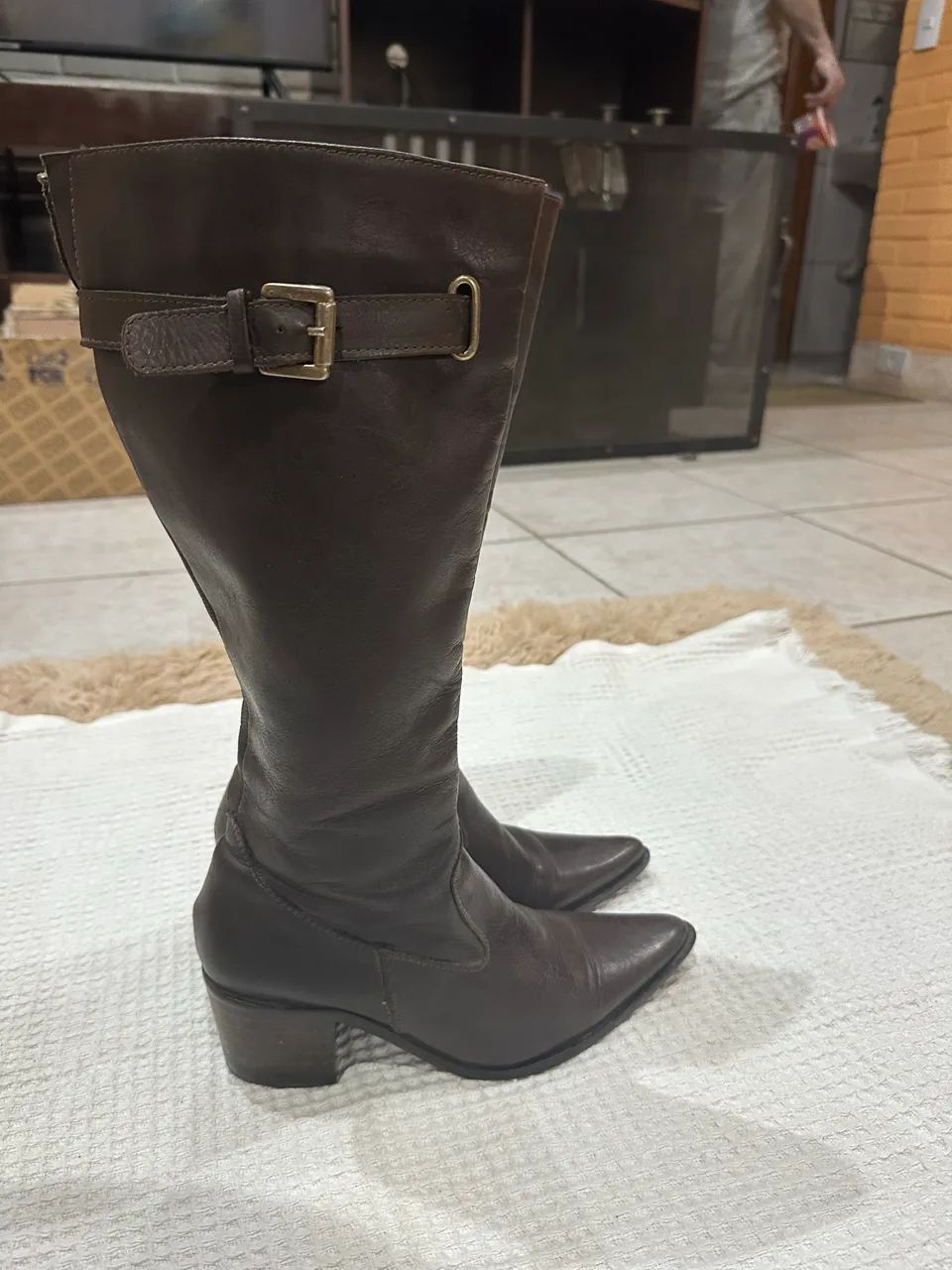 bota de couro cano longo marrom 35 
