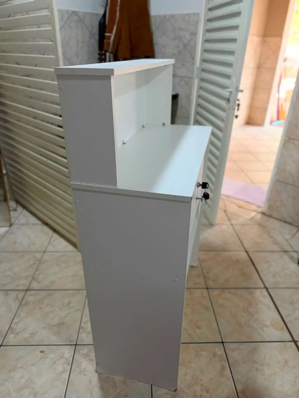 Vende-se balcão de recepção para salão 