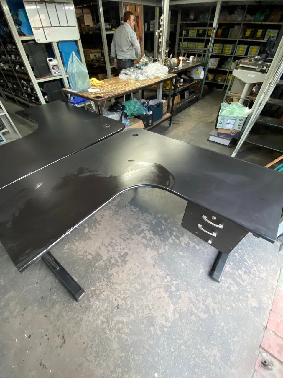 Mesa, escrivaninha com gavetas para escritório  - Foto 5