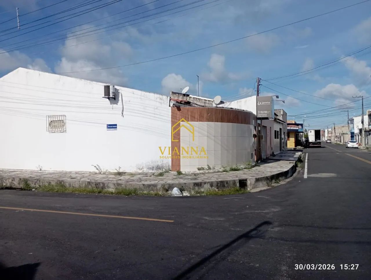 Casa no Marcos Freire 2 com um ponto comercial
