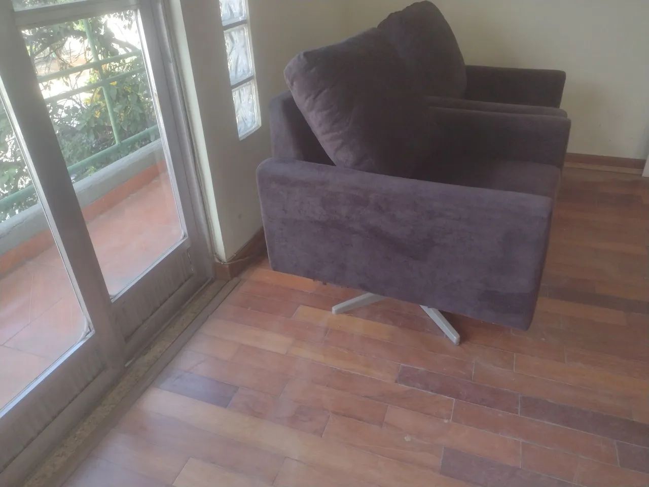 Poltrona giratória com almofada - Foto 5