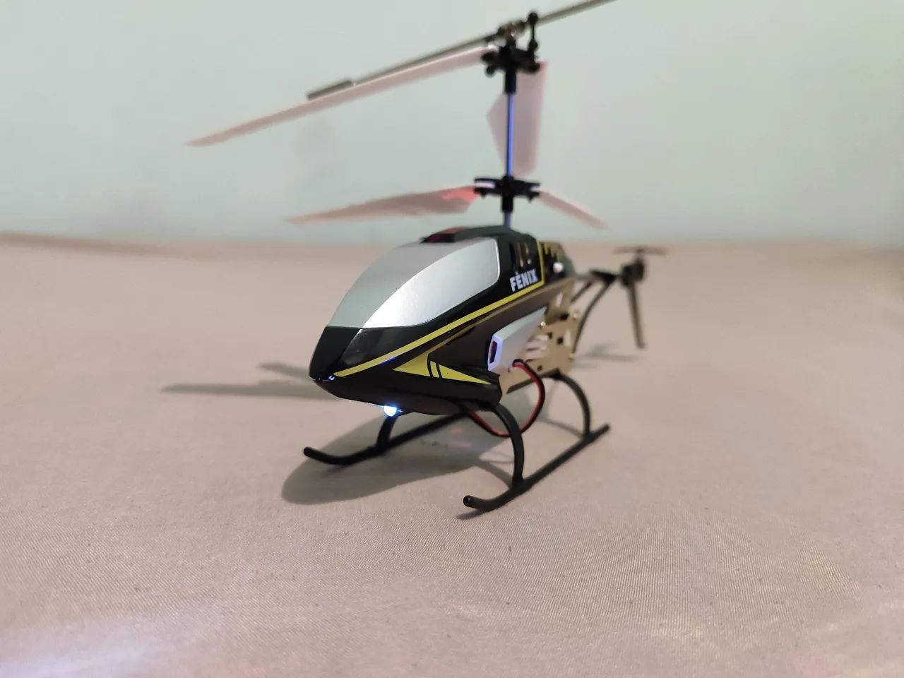 Helicóptero de controle remoto  - Foto 3
