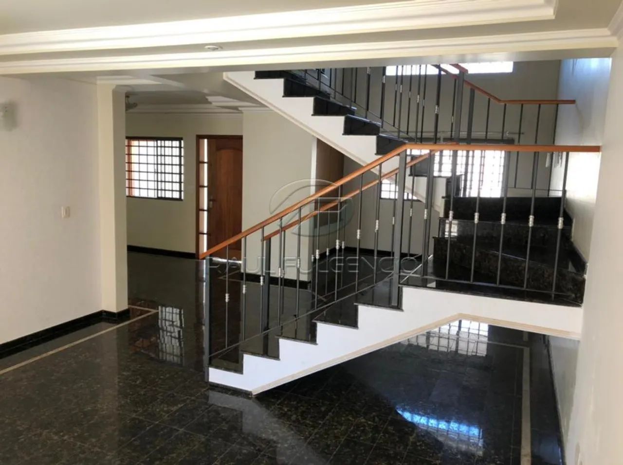 Sobrado 4 Dormitórios com Piscina - Foto 3