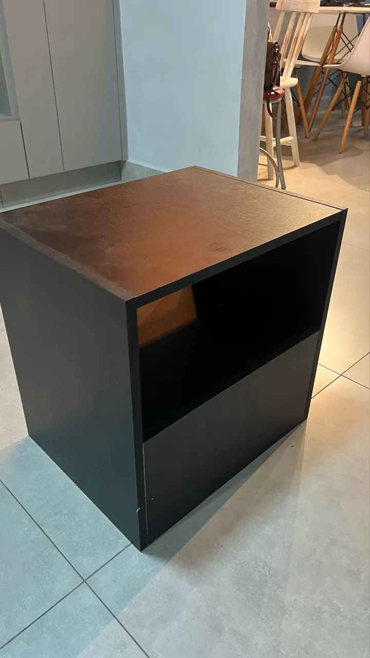 Mesa de cabeceira Tok&Stok preto 45x45 - moderno e compacto - Foto 2