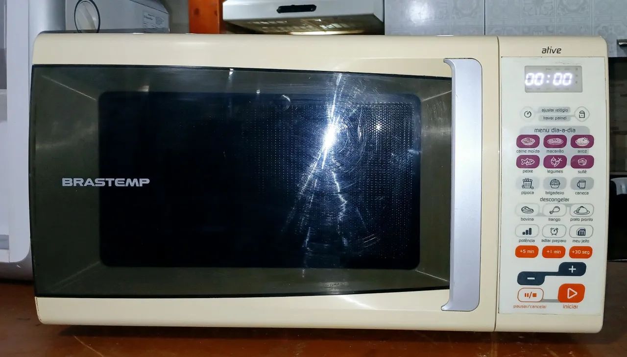 Microondas Brastemp 110Vts/31Lts moderno, de alta qualidade. Só ligar e usar. Compare. - Foto 6