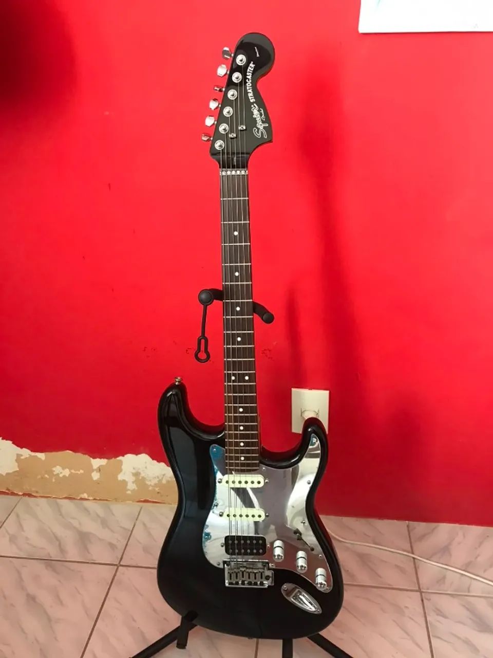 Guitarra Fender Squier Black & Chrome