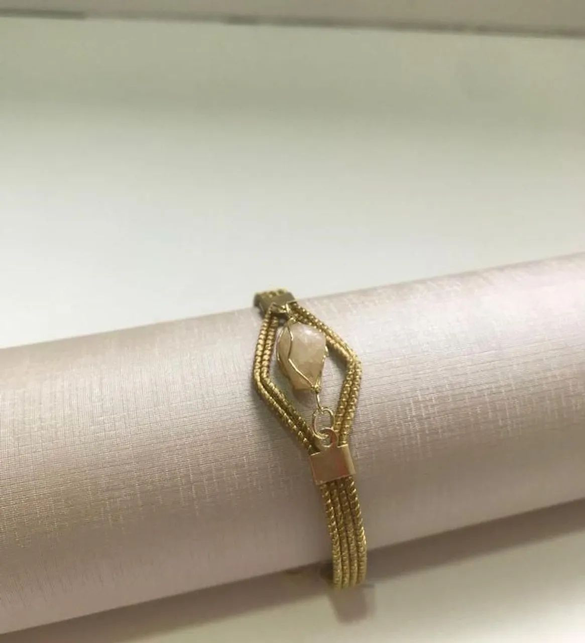 pulseira capim dourado com pedra natural