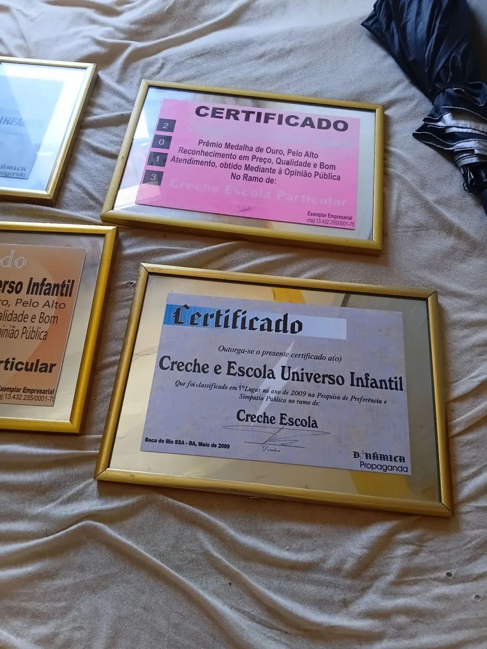 Vende-se 4 molduras novas de alumínio ,para Diplomas,fotos e etc..80 cada - Foto 4