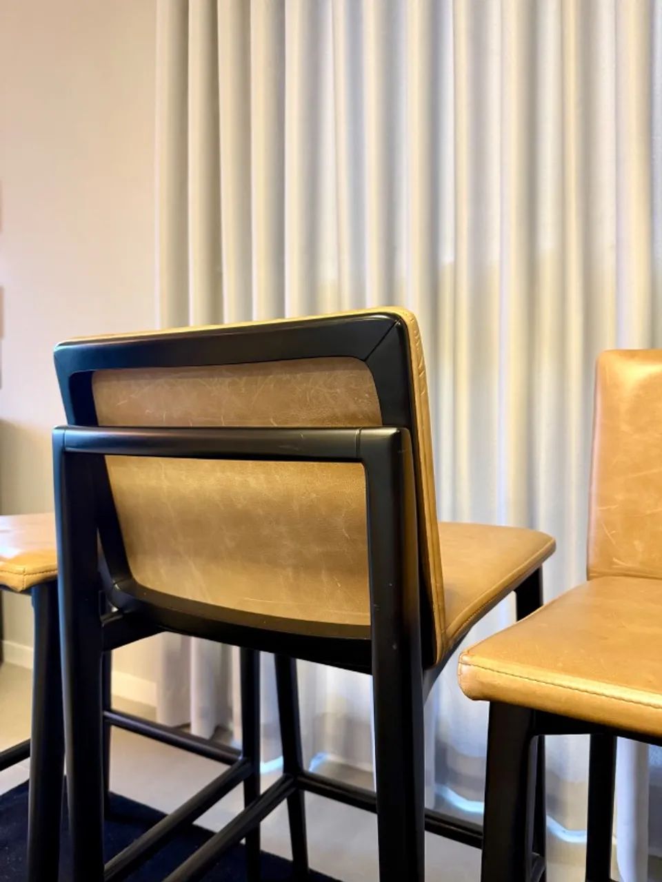 Poltrona bar em couro - valor unidade  - Foto 3