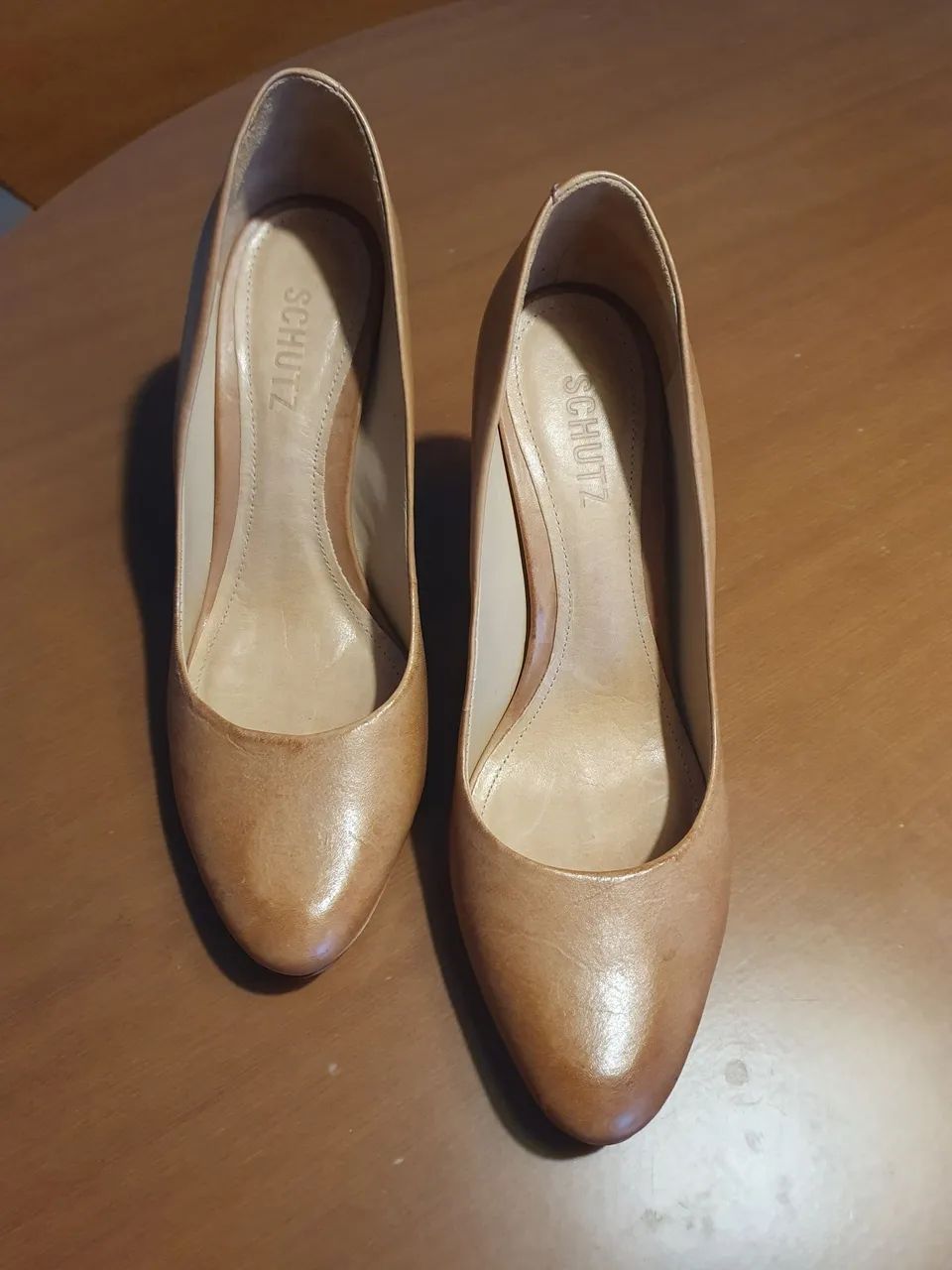 Scarpins Couro Schutz