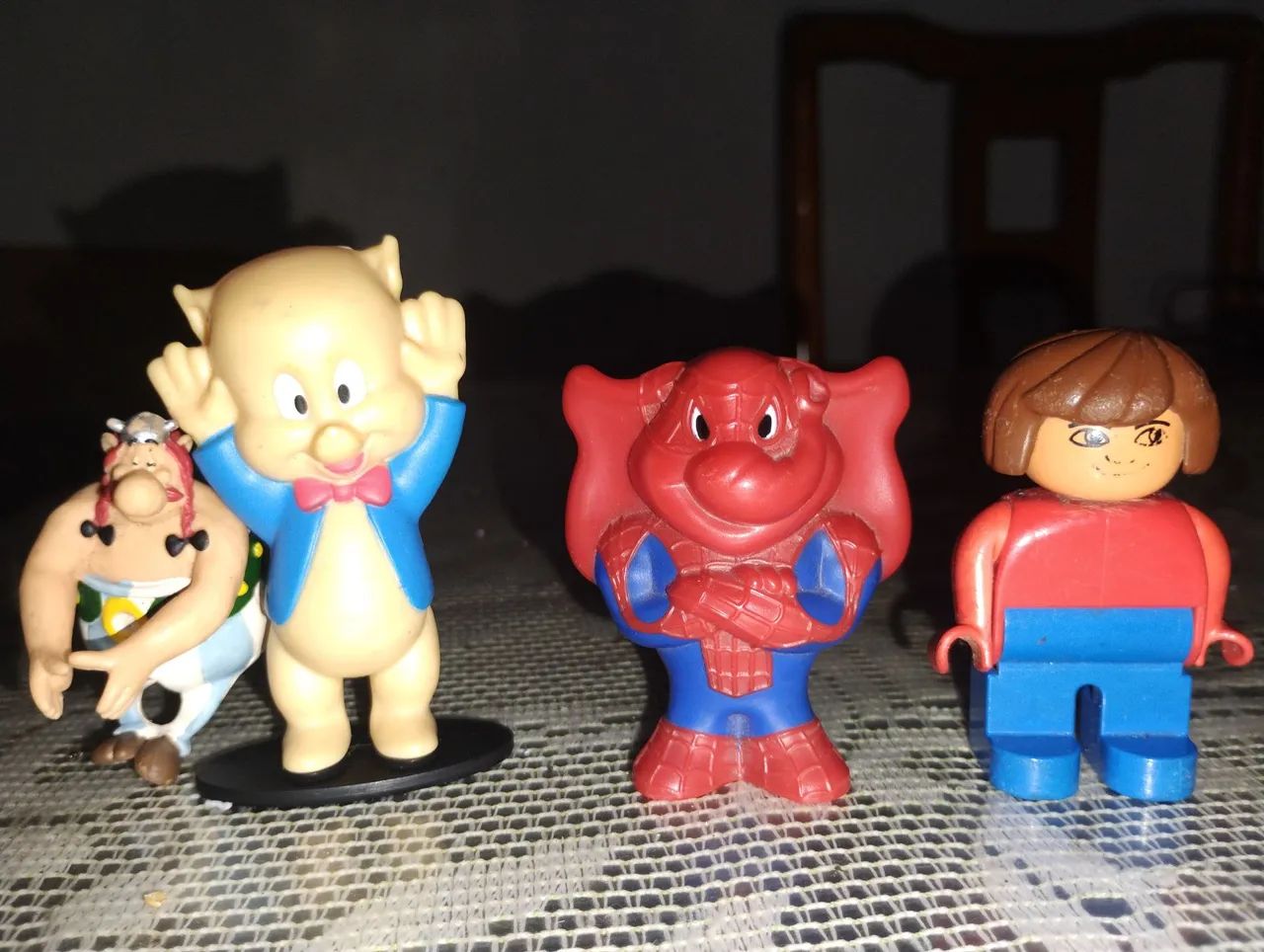Vendo um lote de bonecos