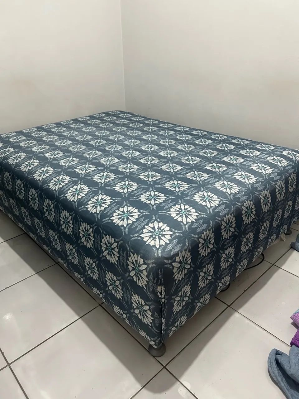 Vende-se cama box casal 