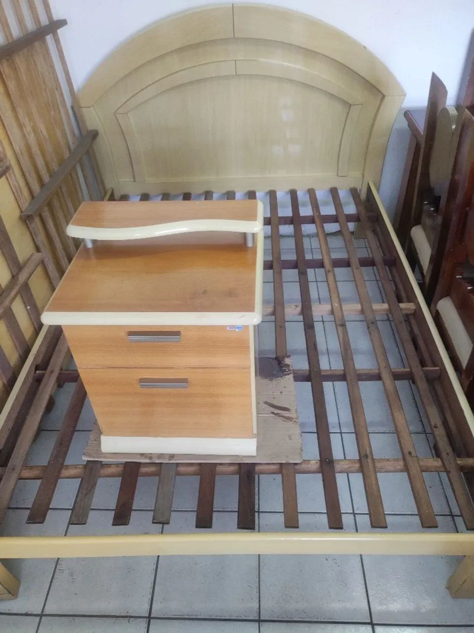 CAMA CASAL MOVELAR C/ UMA MESA DE CABECEIRA. - Foto 2