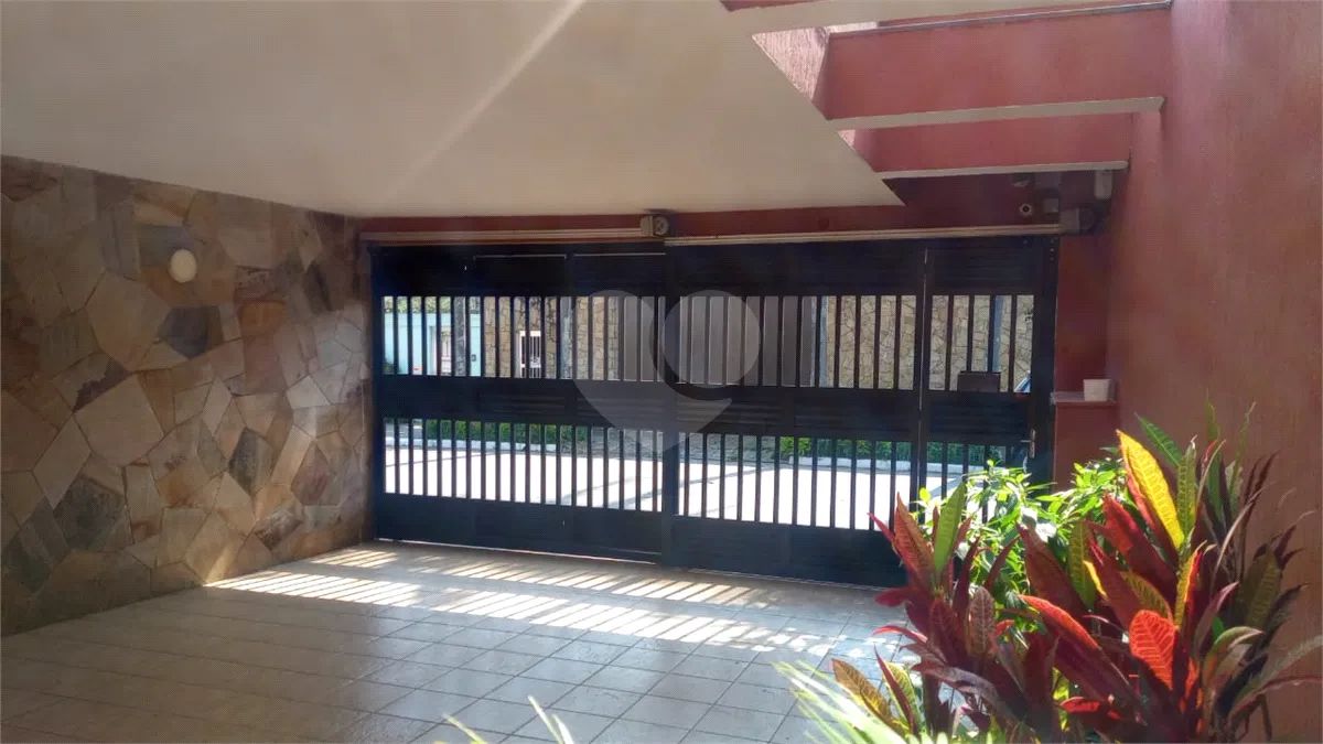 Sobrado com 4 quartos à venda em Interlagos - SP