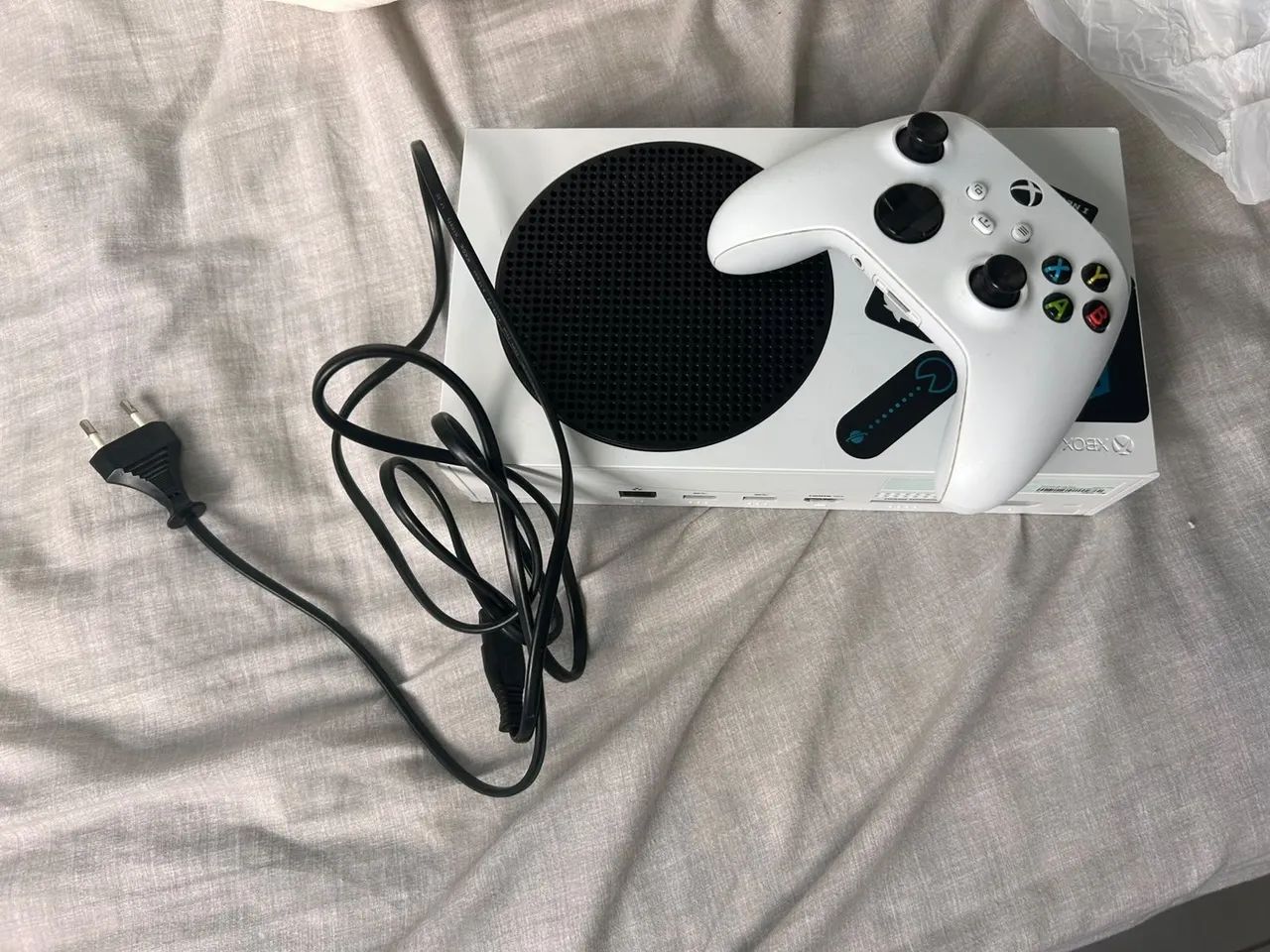 Xbox series sim com 2 controles e caixa. - Foto 2