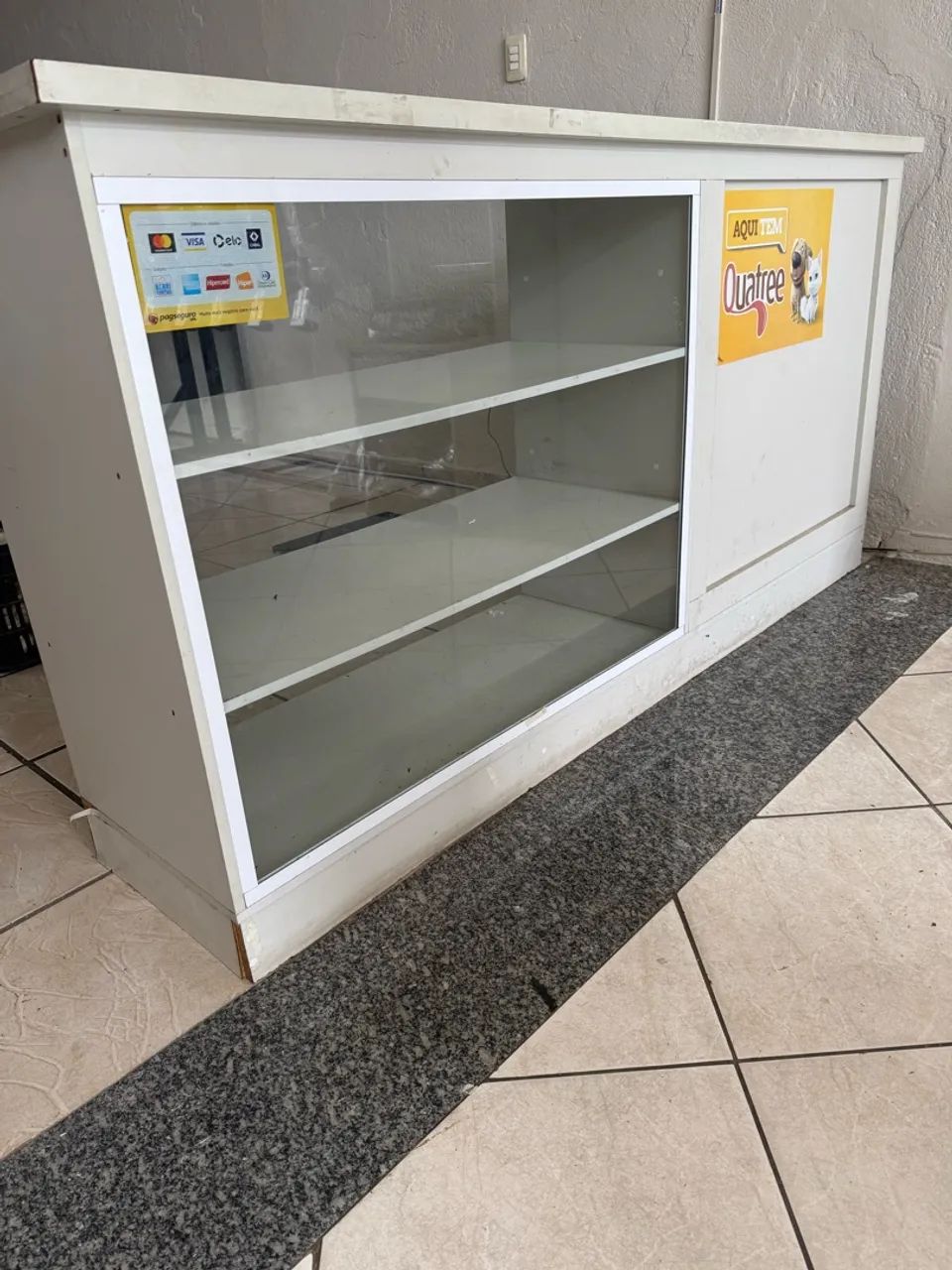 Balcão de Caixa Comercial com Vitrine de Vidro e Gaveta - Foto 4