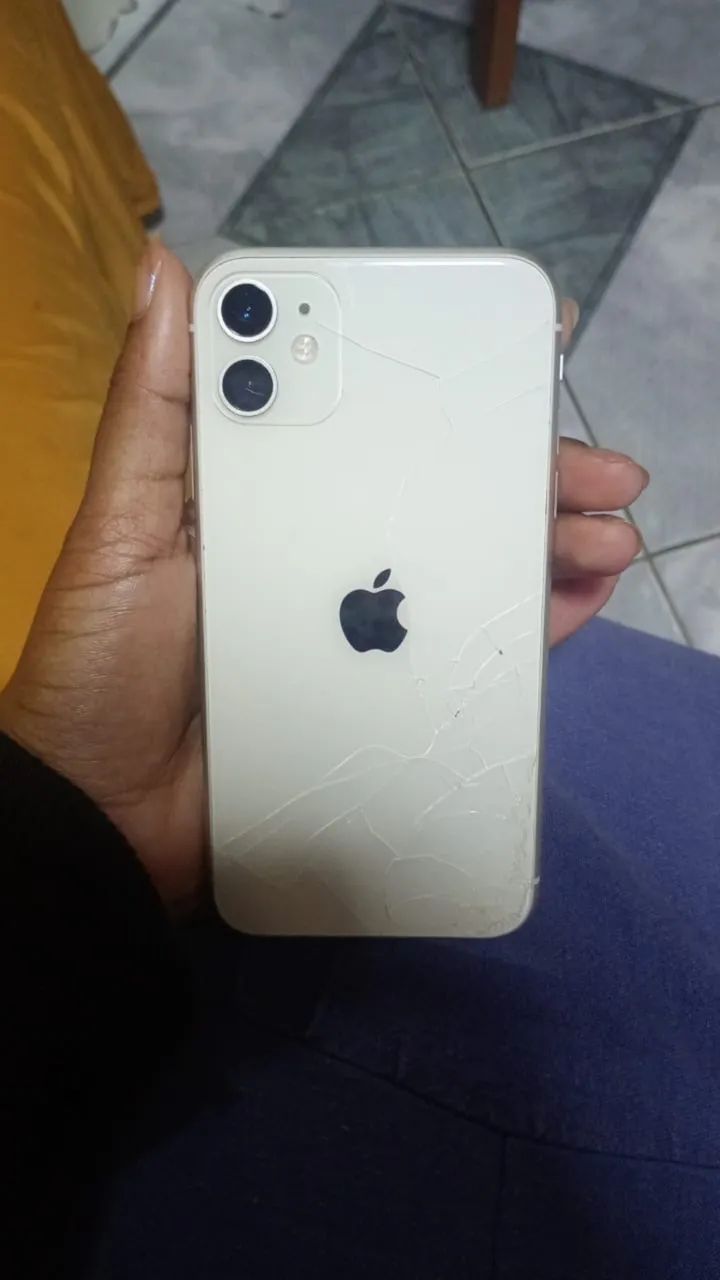 iPhone 11 64gb branco - Celulares e Smartphones - Lomba do