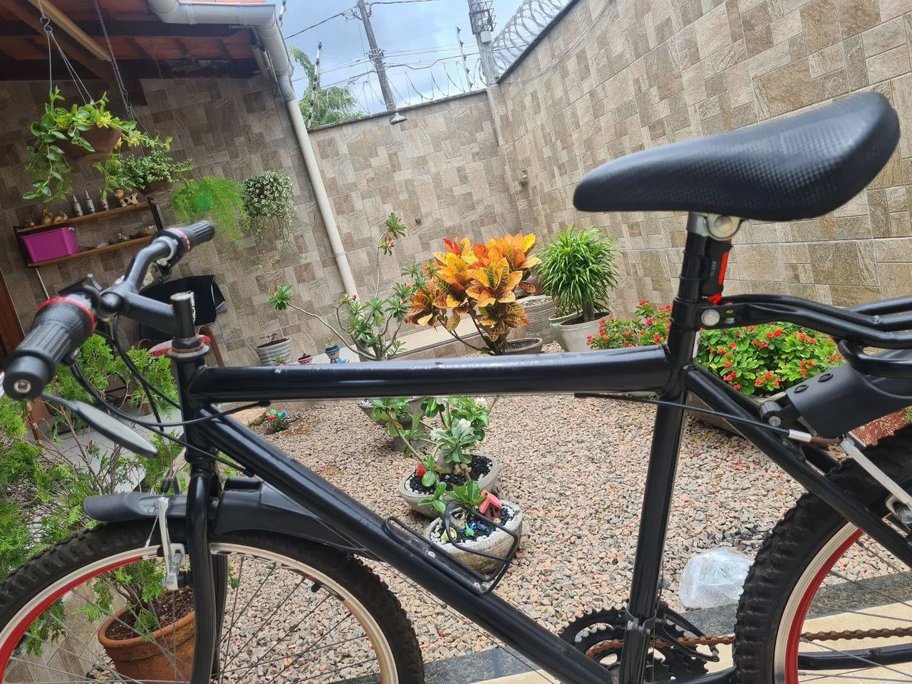 Vende-se bicicleta e acessórios  - Foto 3