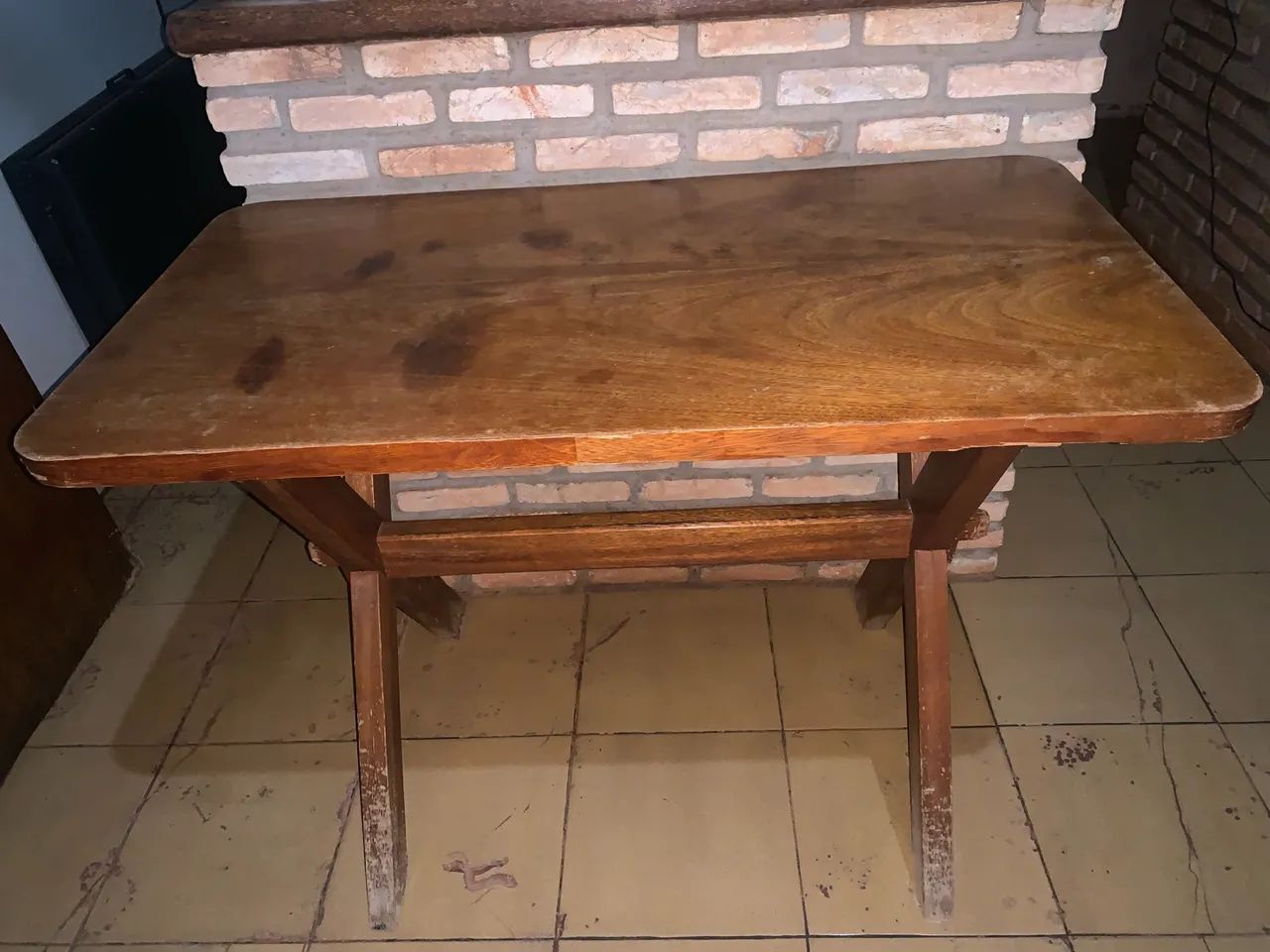 Mesa madeira com 4 bancos - Foto 2