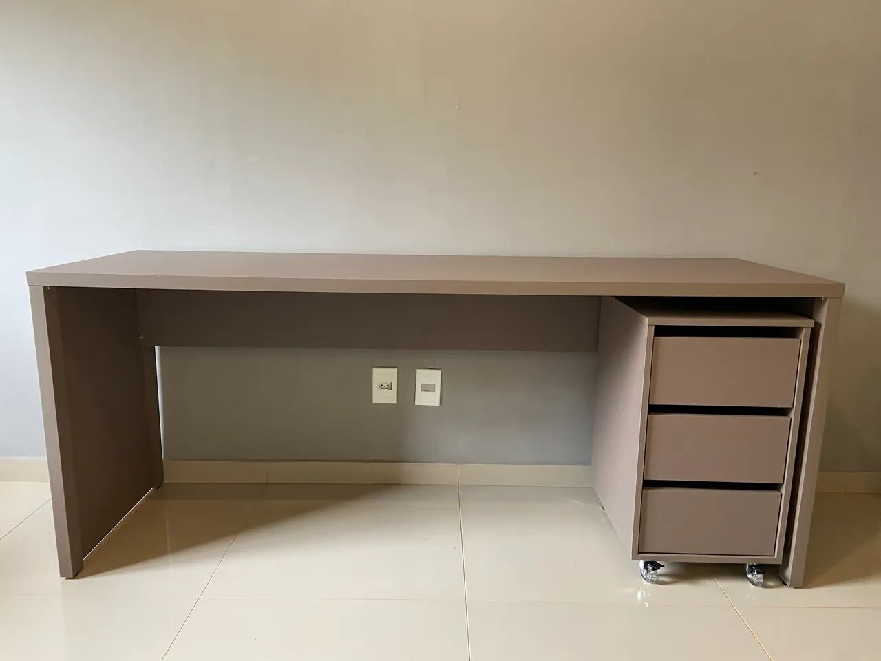 MESA ESCRITÓRIO 1,80M COM GAVETEIRO 3 GAVETAS 100% MDF 