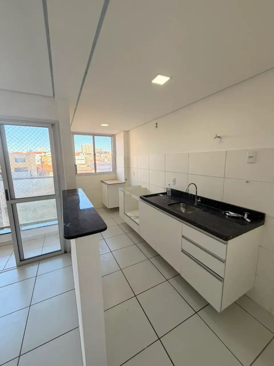 Nascente e com vista livre: 2 quartos com suíte, varanda e garagem coberta em Samambaia No - Foto 4