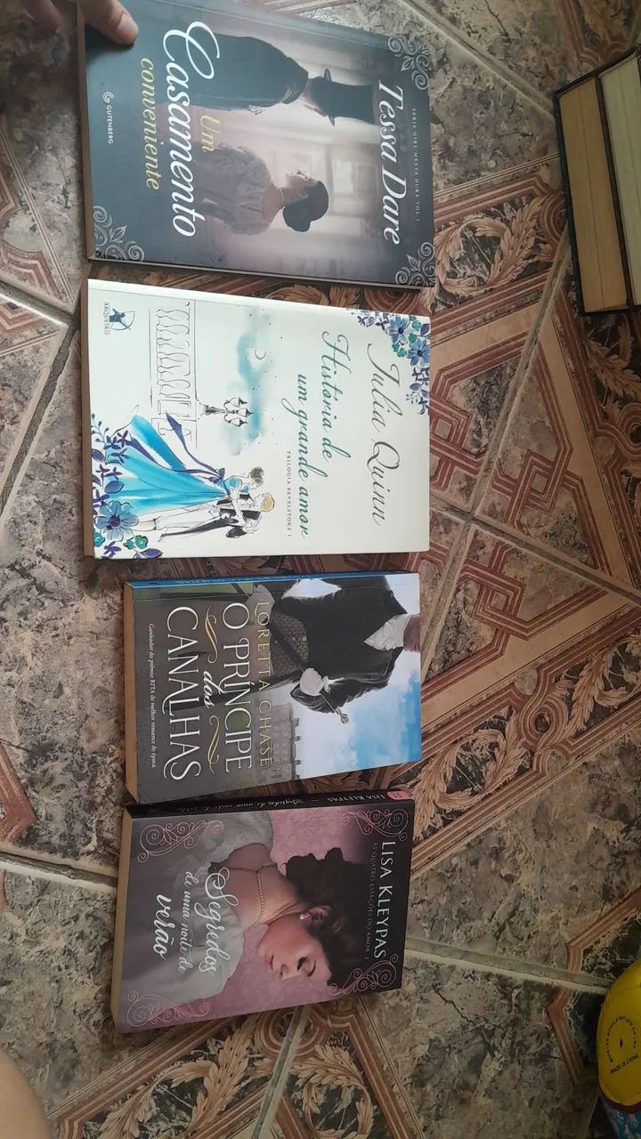 Romances de época a R$10 cada