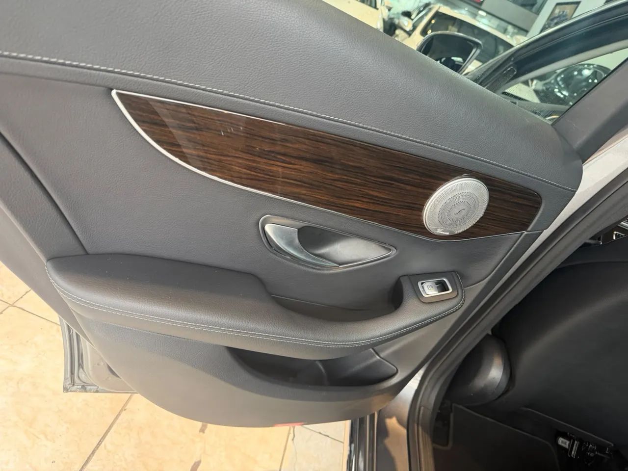 Mercedes-Benz Classe C CGI Exc. 1.6/1.6 Flex TB 16V Aut., foto 12 de 14
