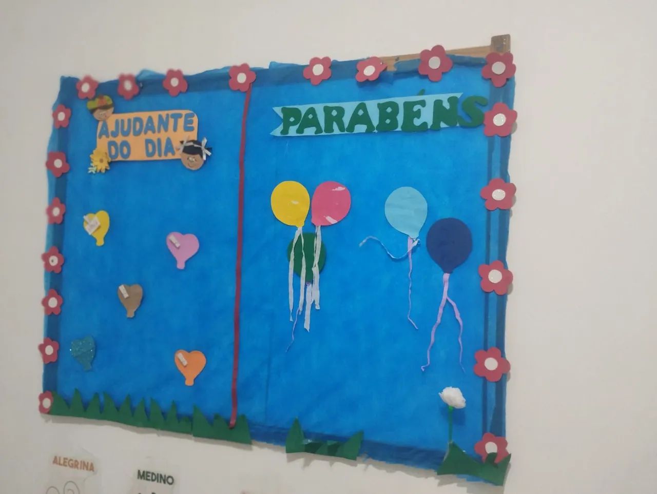 Quadros branco e  informativos escolares