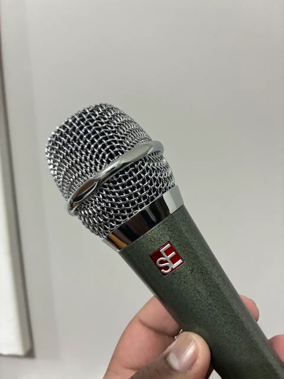 Microfone SE Eletrônics V7 - Semi Novo
