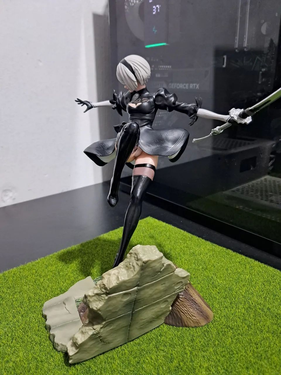 Action Figure Nier: Automata 2B 24cm - Foto 4