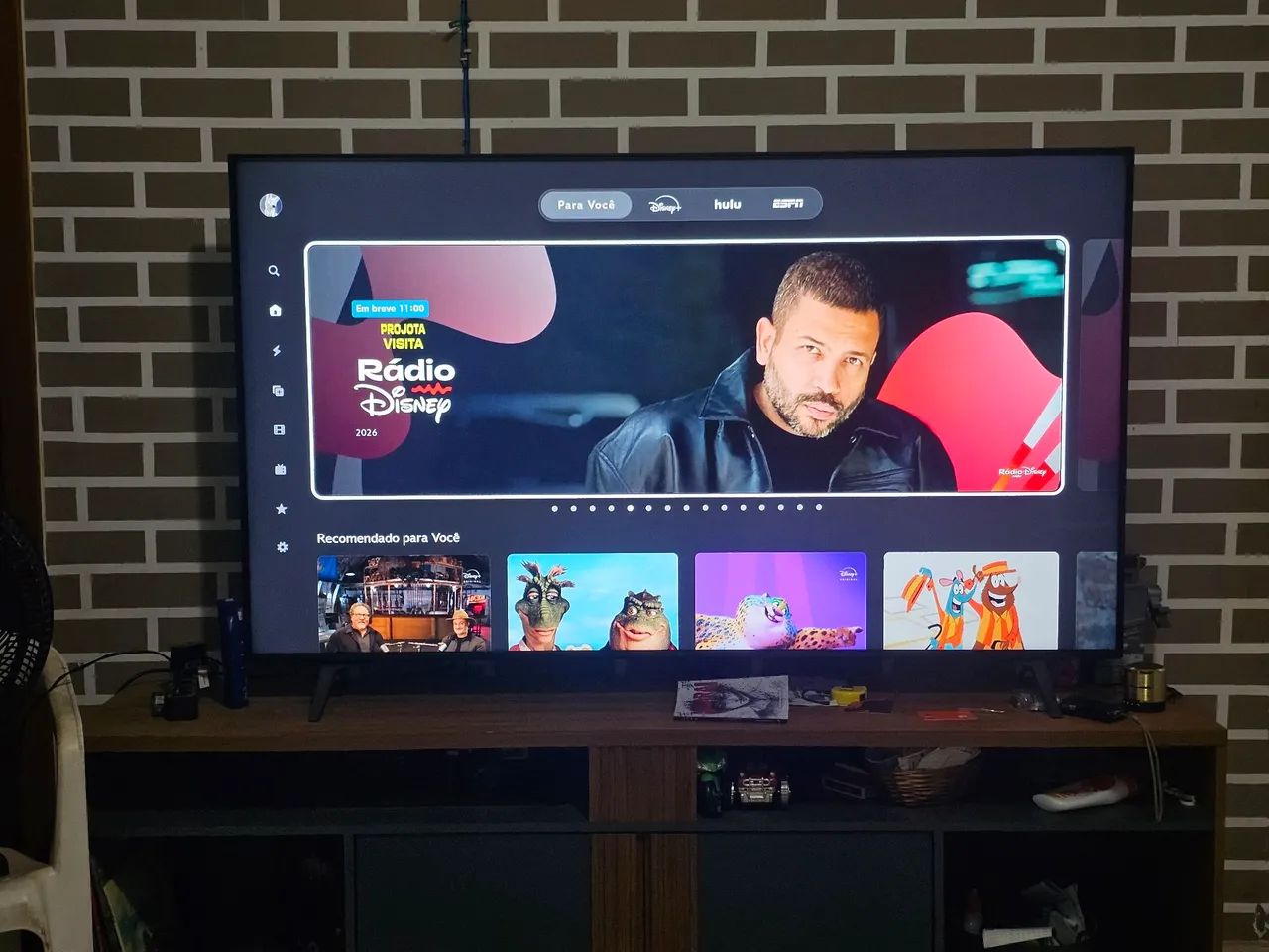 TV LG Smart 65 polegadas 4k HDR bem conservada