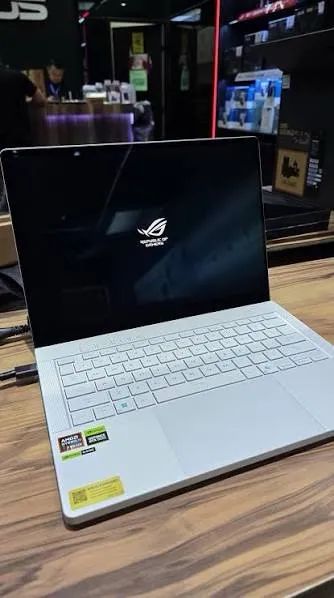 Notebook Zephyrus G14 RTX 5060 - Lacrado  - Foto 3