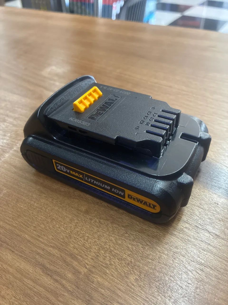 Bateria original dewalt 20v 1.3h nova