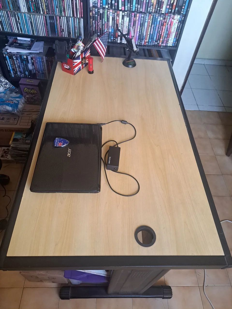 Mesa de escritório 125 x 73 cm Em bom estado. - Foto 3