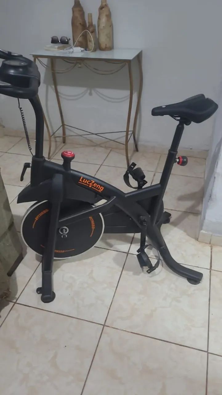 Bicicleta ergométrica semi nova 