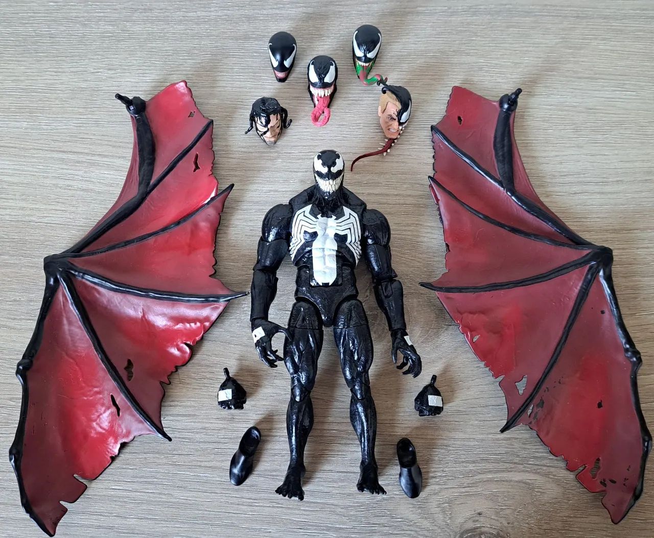Venom Marvel Legends + extras
