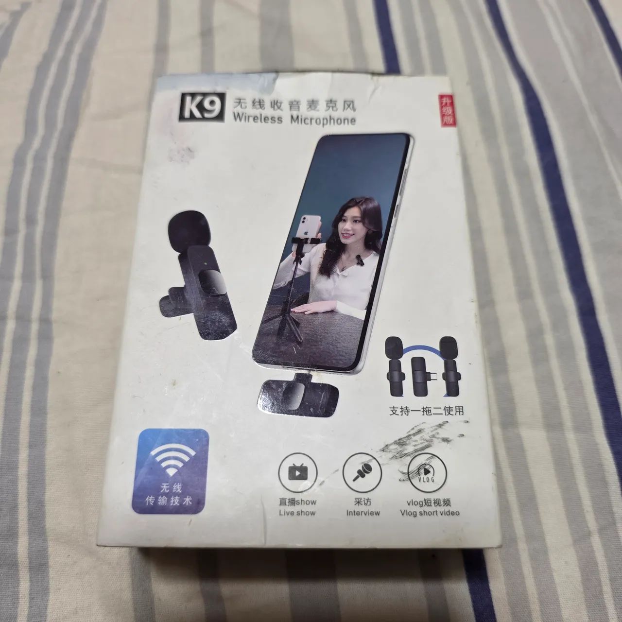 ?O K9 Wireless Microphone (Versão Dupla) conta com 2 microfones e 1 receptor,