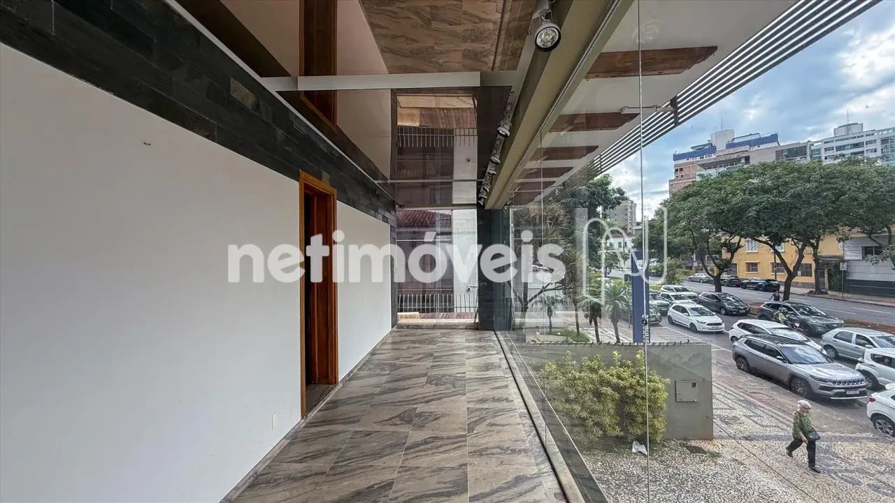 Casa Comercial com arquitetura diferenciada e excelente localização. - Foto 3