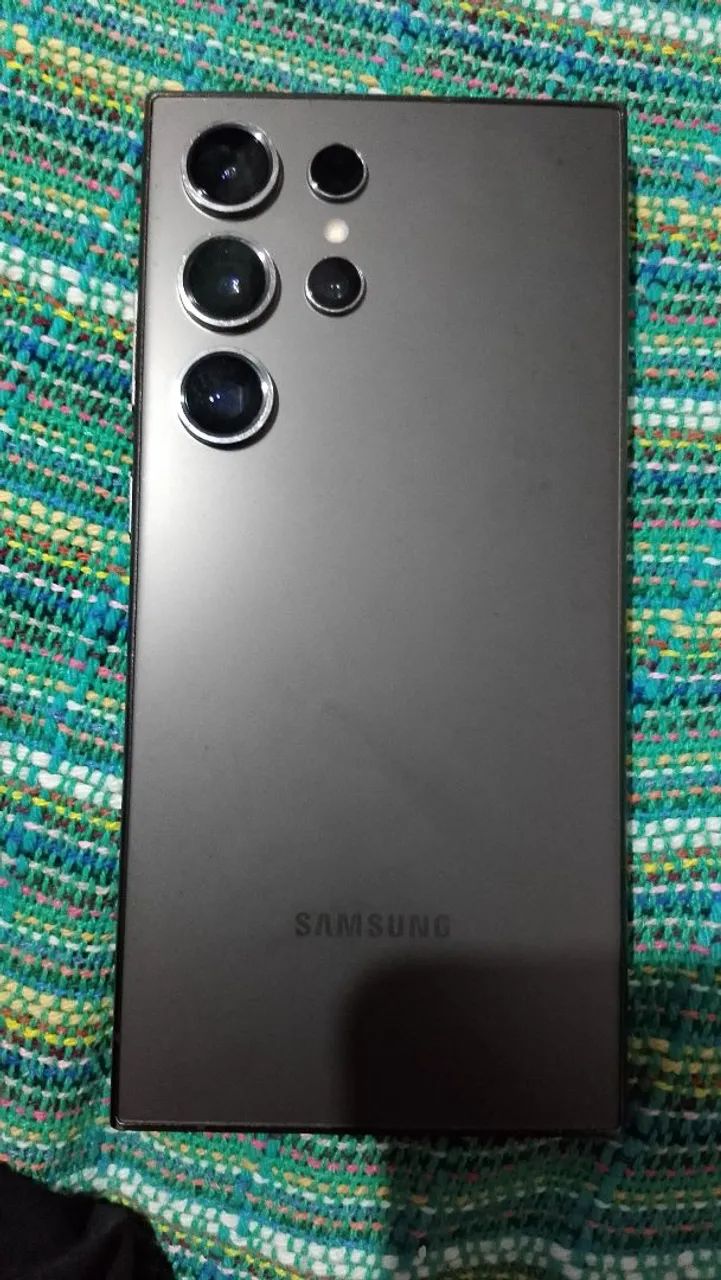 S24 ultra de 256. (Tem um trinco na tela,mas funciona 100%).