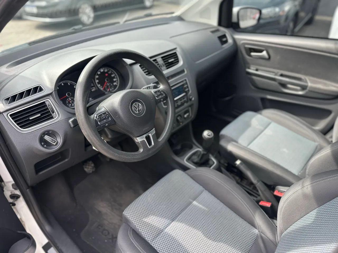 Volkswagen Fox Bluemotion 1.0 MI Total Flex 12V 5P 2014 - Foto 5