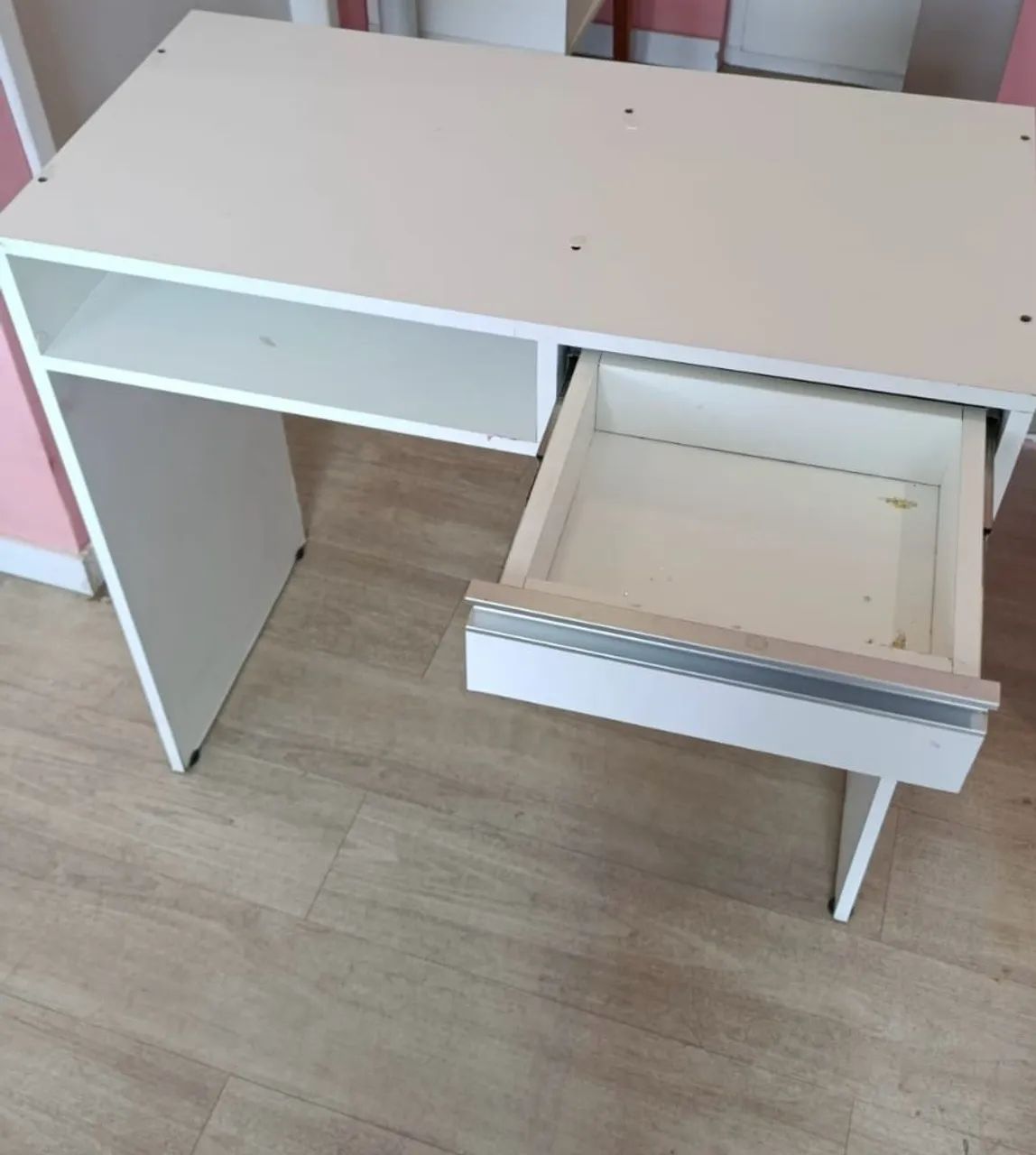 Mesa escrivaninha bem conservada  - Foto 3