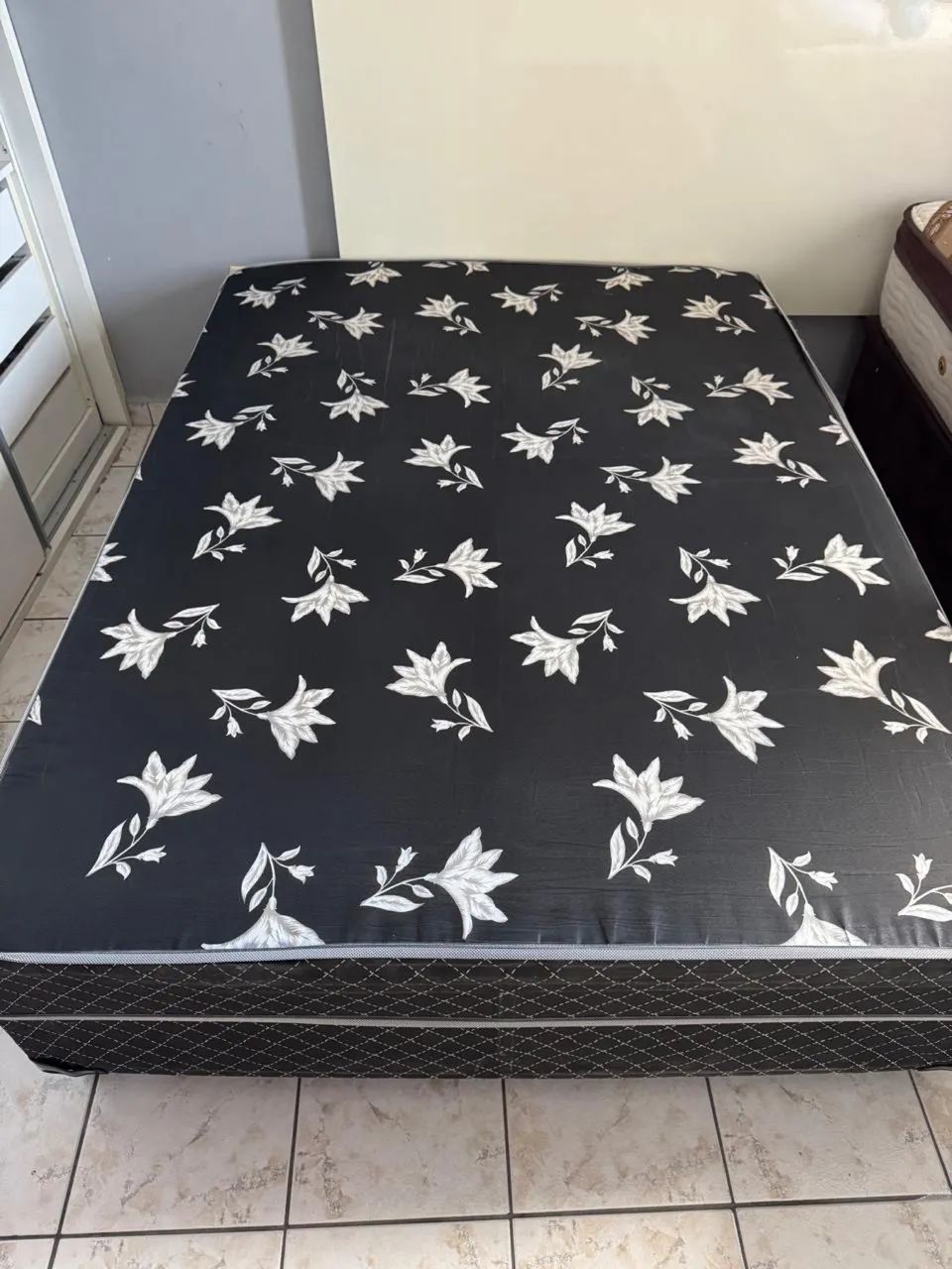 Cama casal conjugado. 