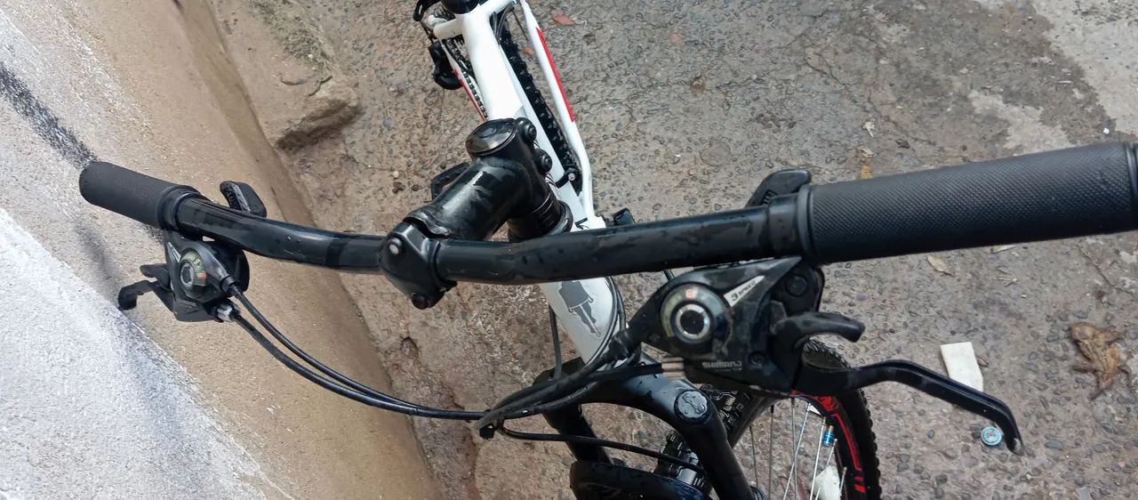 Vendo , bicicleta, cadeira de barbeiro e espelho de barbeiro ? - Foto 3