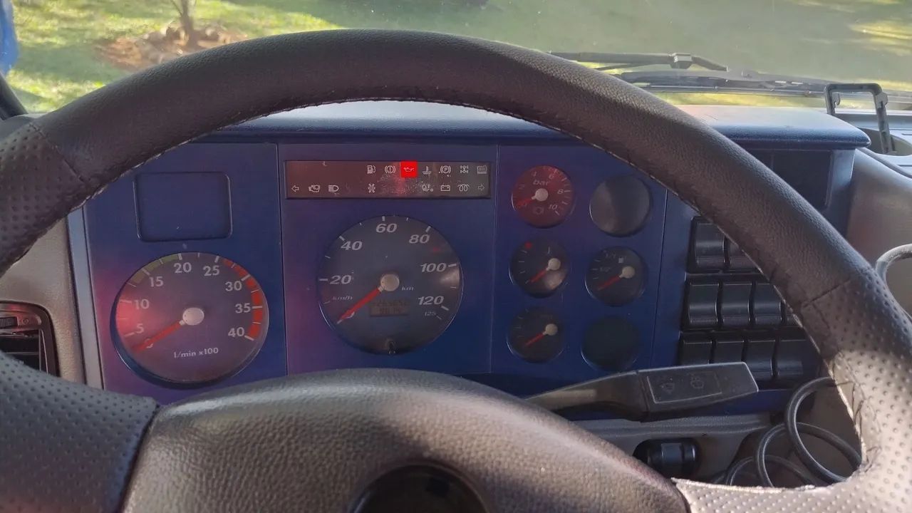 Vendo ano 2012 com habitáculo e caçamba Rosset ou só no chassis  - Foto 5