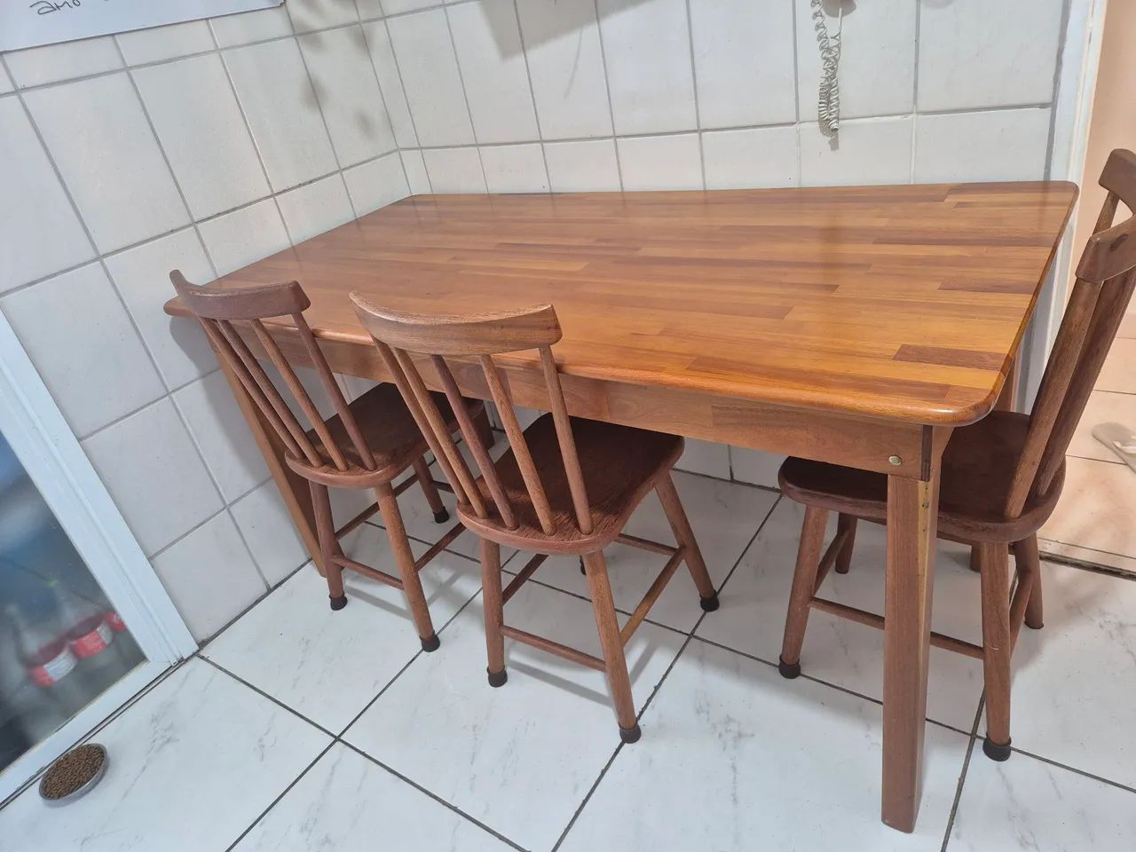 Mesa de jantar em madeiro