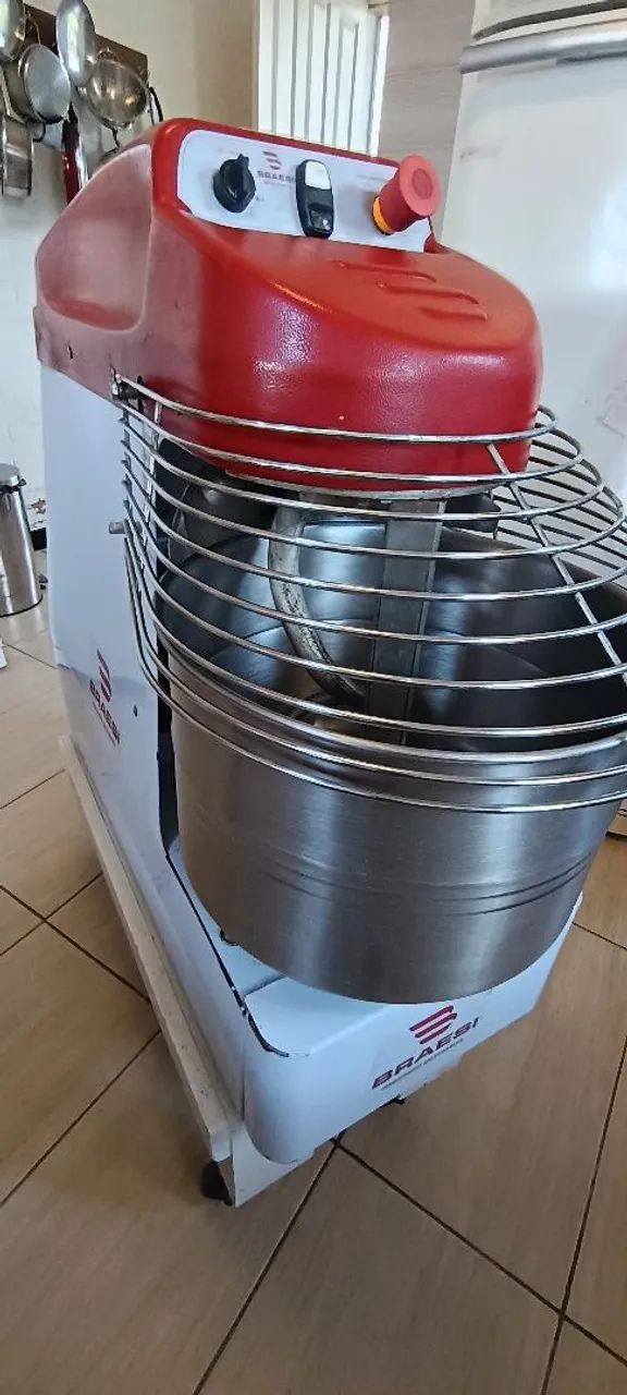Masseira braesi 15kg ótimo estado, com carrinho.  - Foto 3