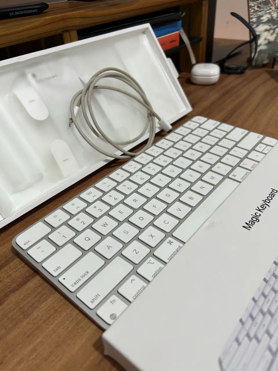 Apple magic keyboard - teclado semi novo com caixa